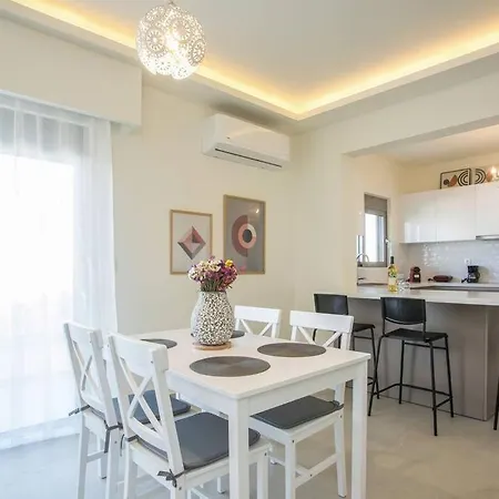 アパート Cozy In The Heart Of Rhodes Center Rhodes City