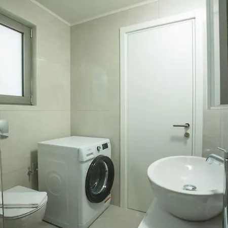 דירה Cozy In The Heart Of Rhodes Center