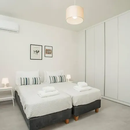 דירה Cozy In The Heart Of Rhodes Center