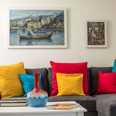 Cozy In The Heart Of Rhodes Center アパート