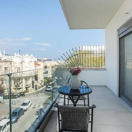 Cozy In The Heart Of Rhodes Center דירה