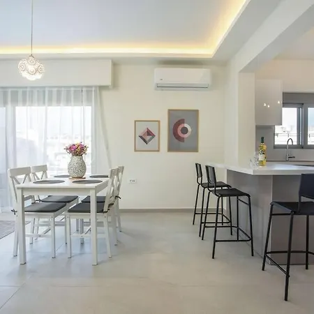 Cozy In The Heart Of Rhodes Center アパート Rhodes City