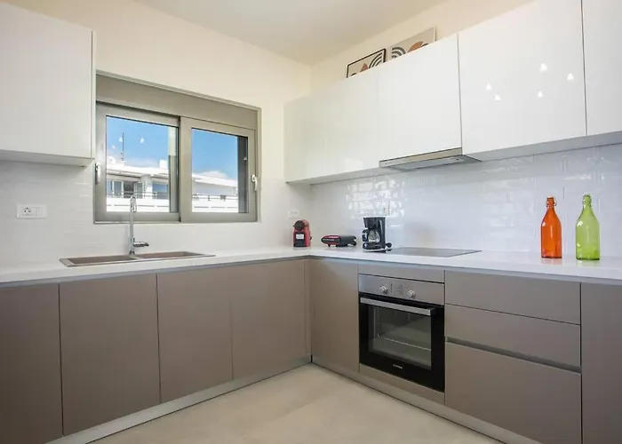 Cozy In The Heart Of Rhodes Center Apartament