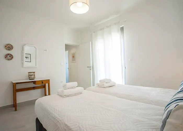 Cozy In The Heart Of Rhodes Center Rhodes City