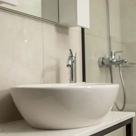 Cozy In The Heart Of Rhodes Center Daire *