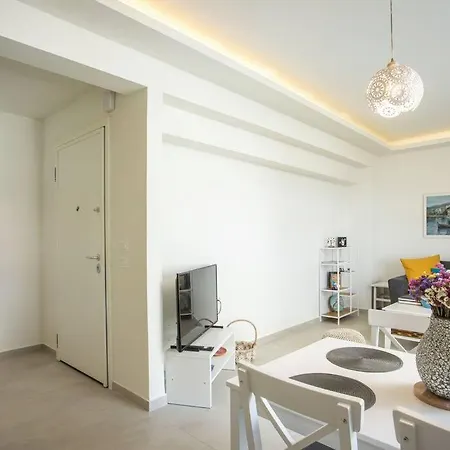 Cozy In The Heart Of Rhodes Center * Rhodes City